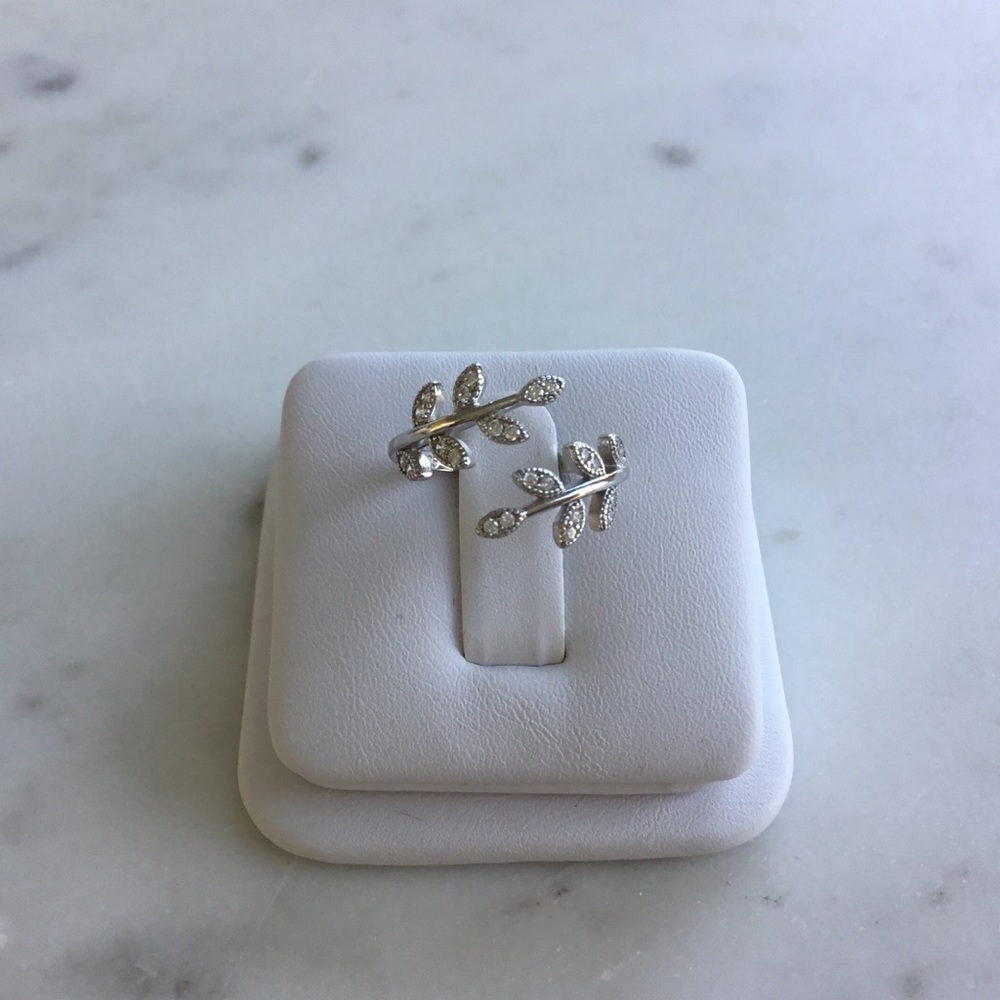 Don’t miss this deal!  $18 Firm! Cz Leaf Sterling Silver Ring - Picture 5 of 12